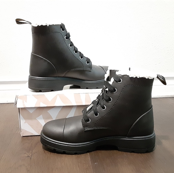 Billabong - Picture 2 of 4